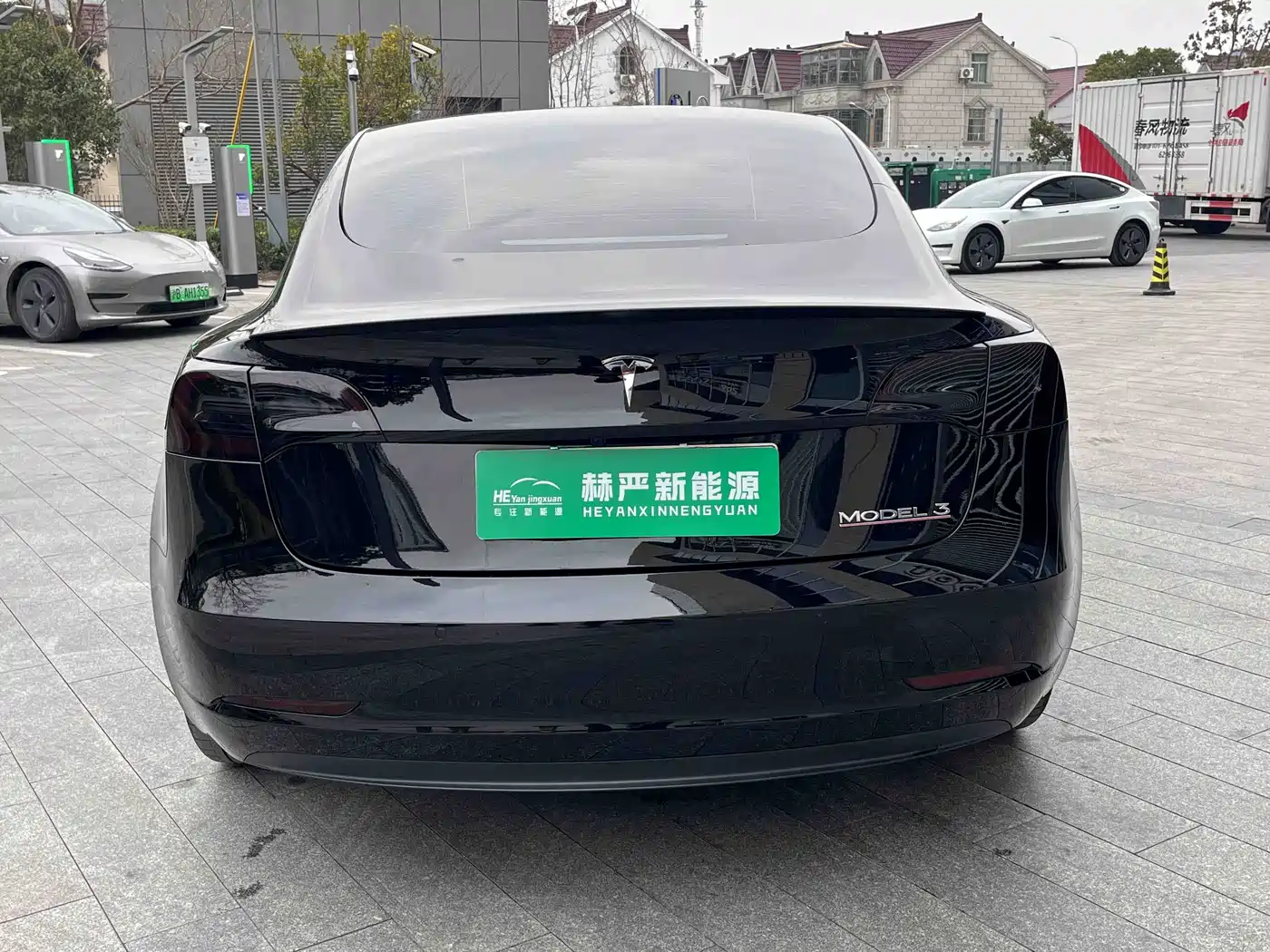 TESLA MODEL 3