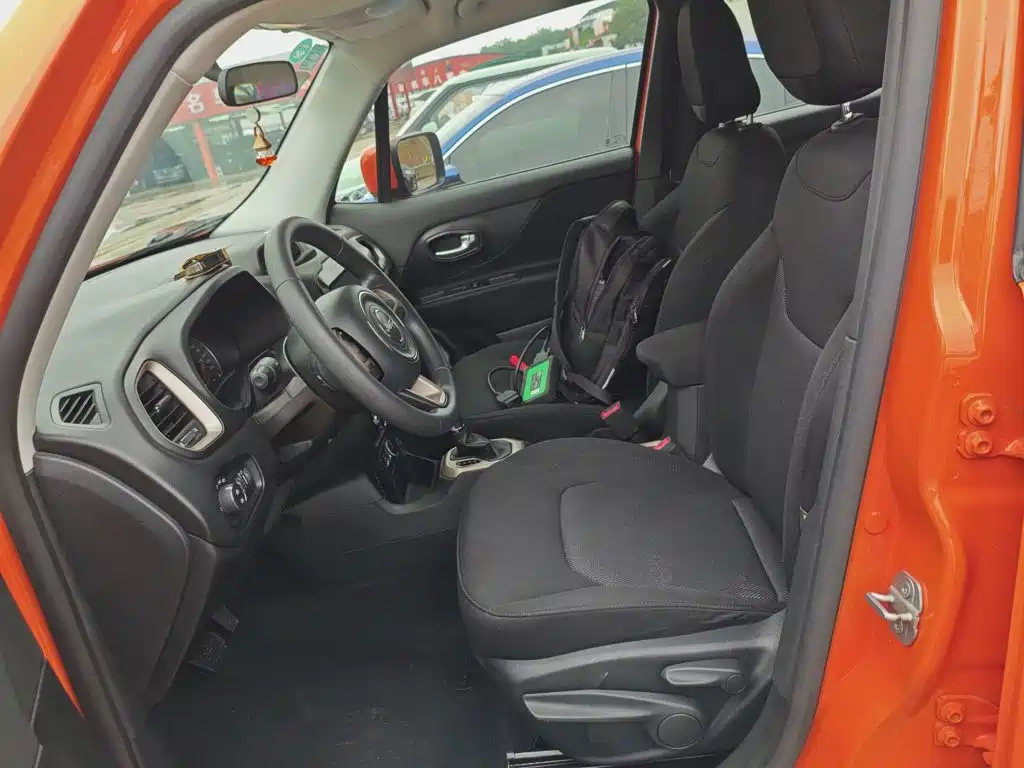 Jeep Renegade 2018 2017 180T Automatic Kinetic Edition+
