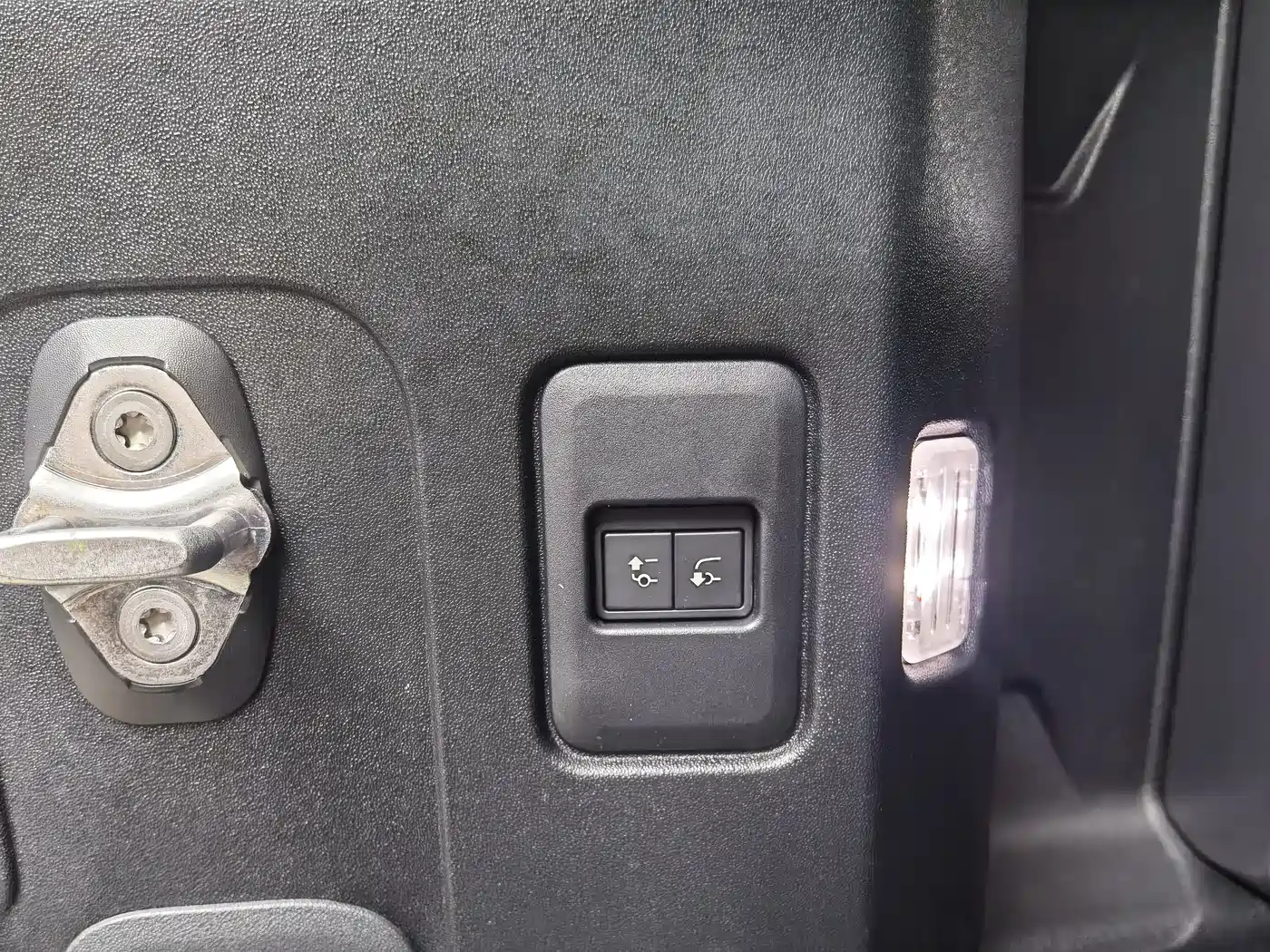 Land Rover Defender 2022 110 P400 X-DYNAMIC HSE фото 19