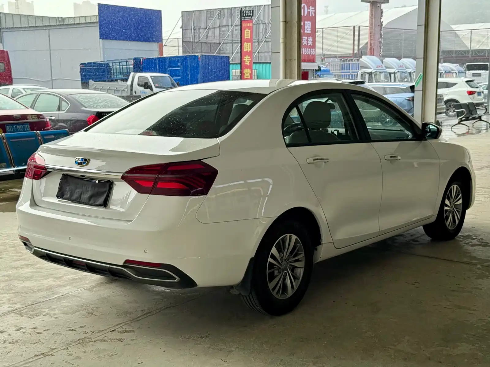 Фото 10 - Geely Emgrand