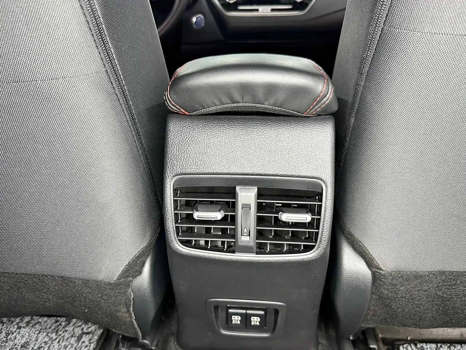 Фото 24 - Toyota Corolla