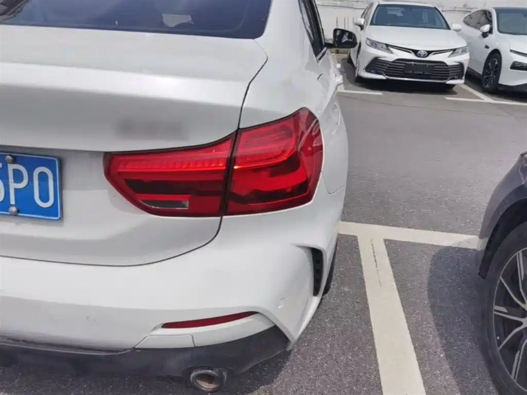 BMW 1 Series 2022 120i M Sport Shadow Edition фото 8