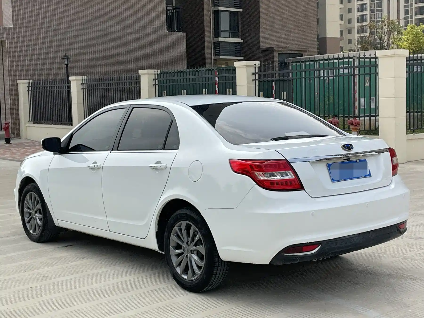Фото 6 - Geely Vision