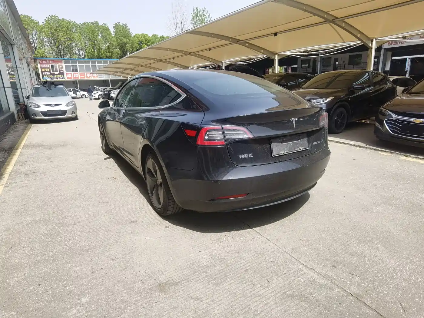 TESLA MODEL 3