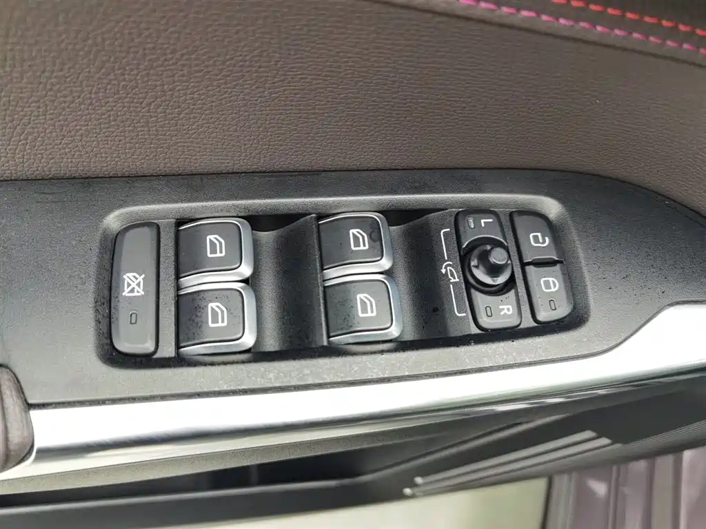 Lynk & Co 02 2021 2.0TD Automatic 2WD Shine Champion Edition фото 9