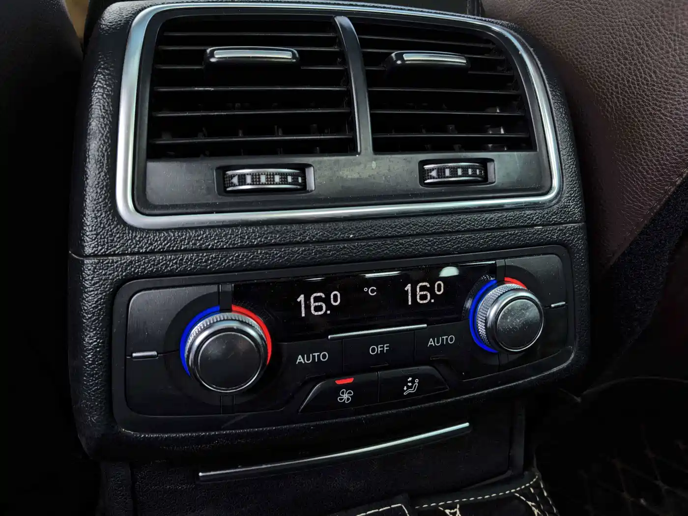 Фото 16 - Audi A6L