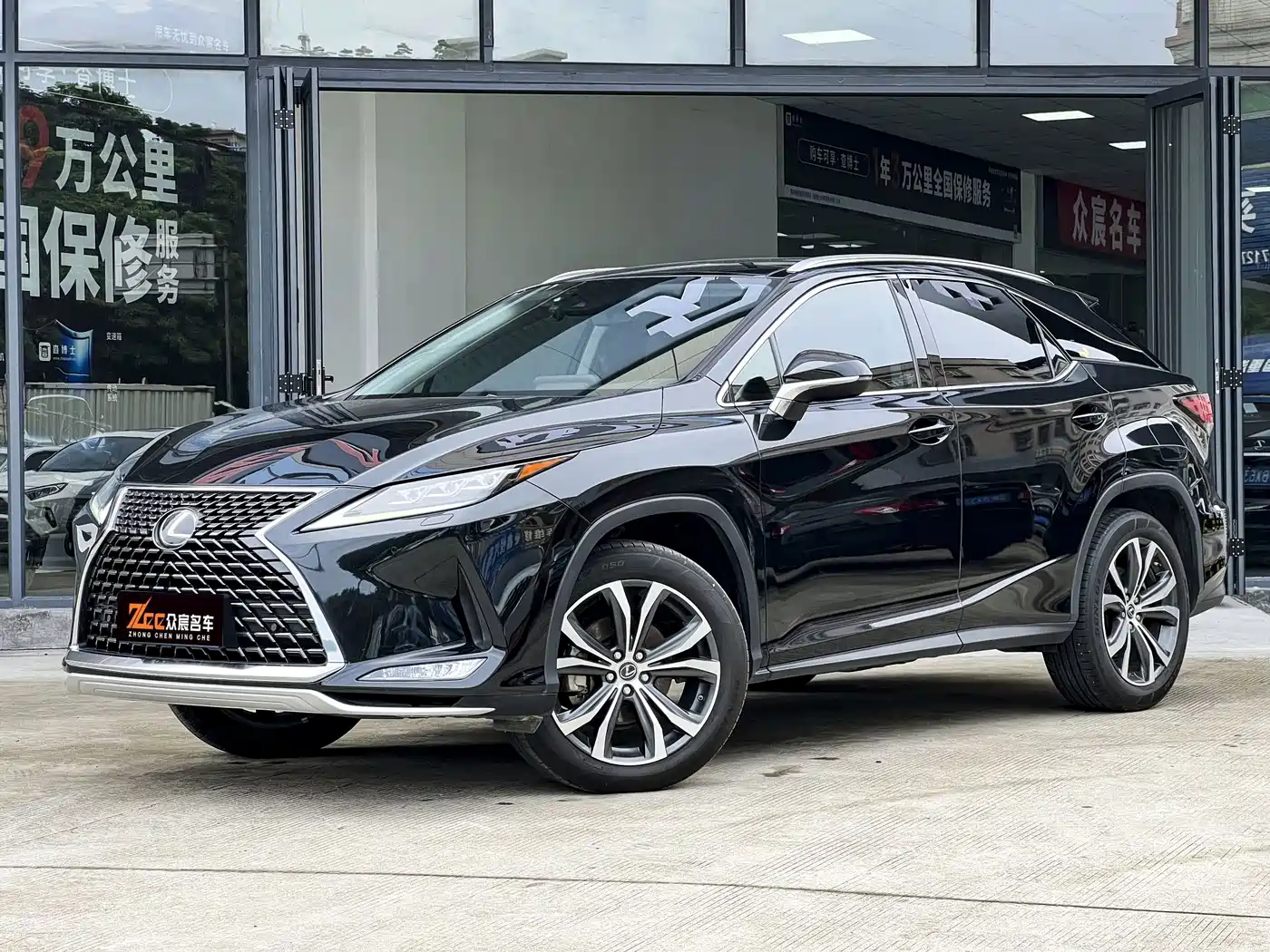Фото 1 - Lexus RX