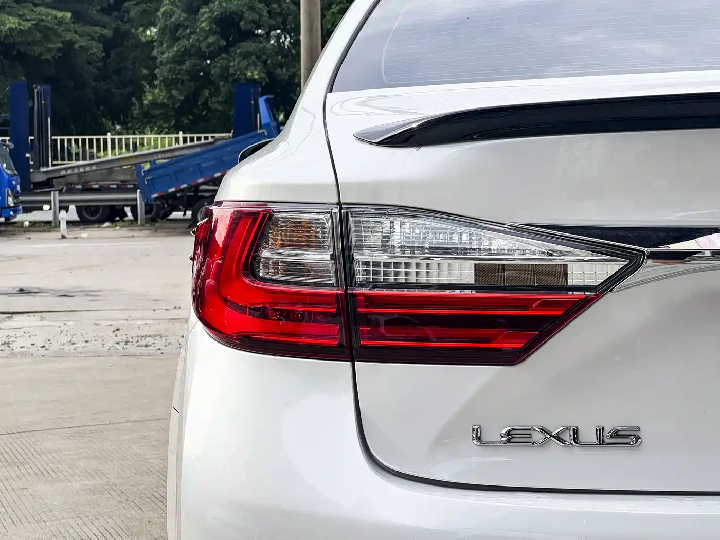 Фото 5 - Lexus ES