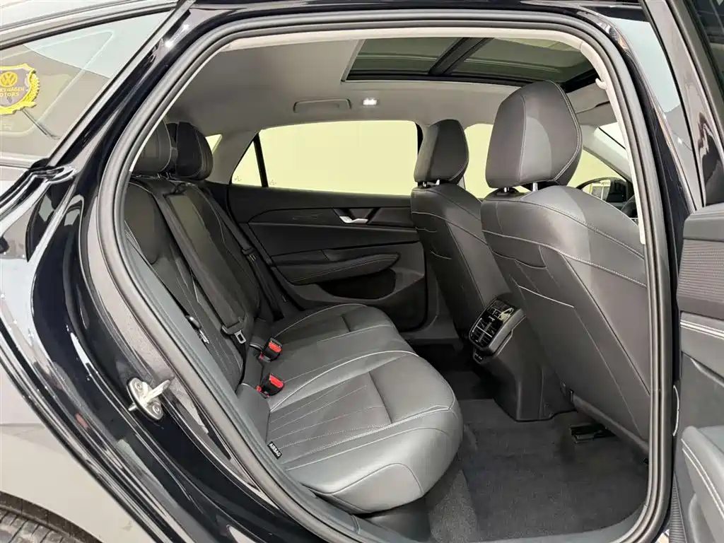 Volkswagen Passat 2025 Pro 380TSI Starlight Dragon Glory Edition фото 20
