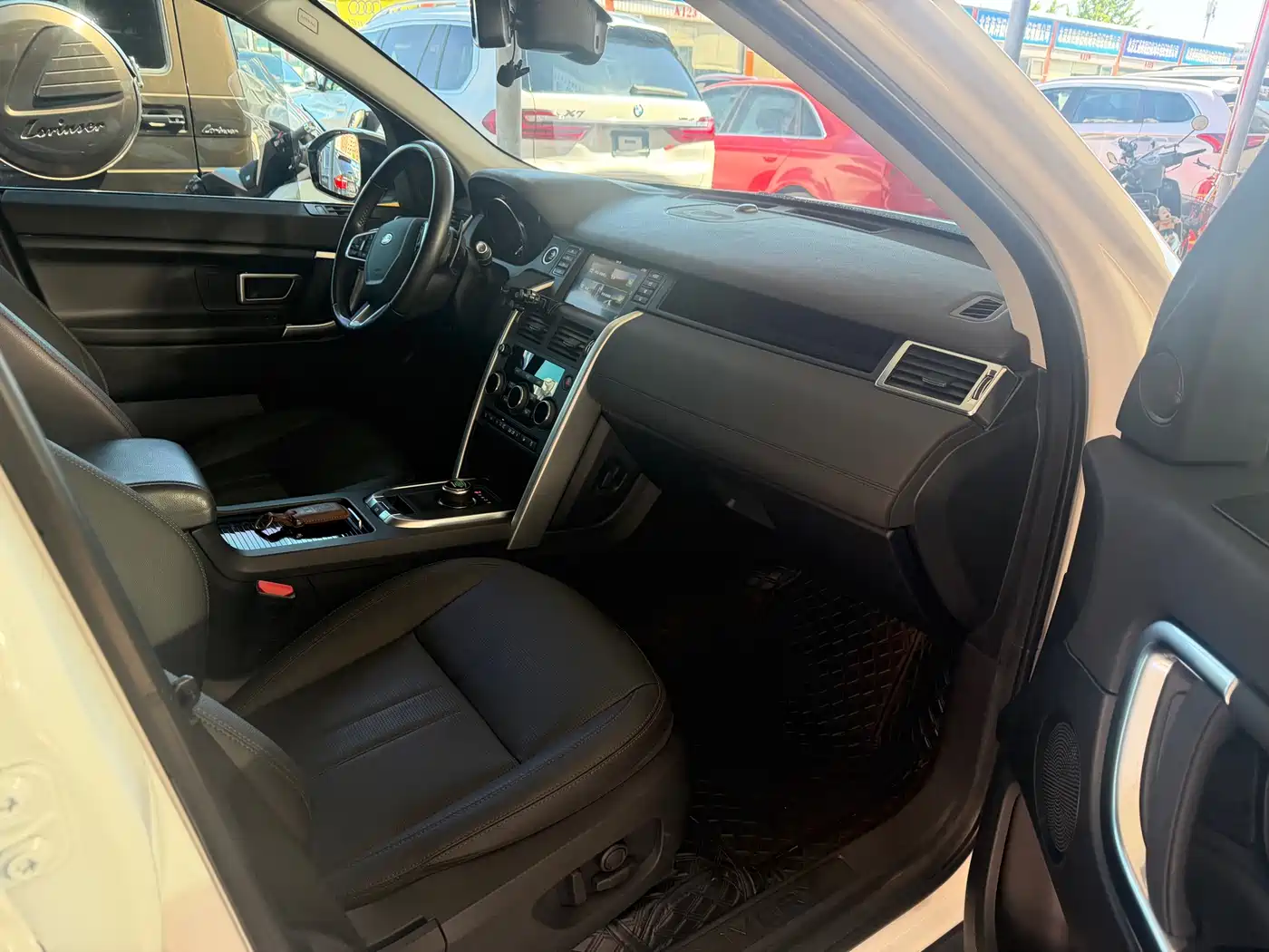 Land Rover Discovery Sport 2018 240PS SE Edition фото 7