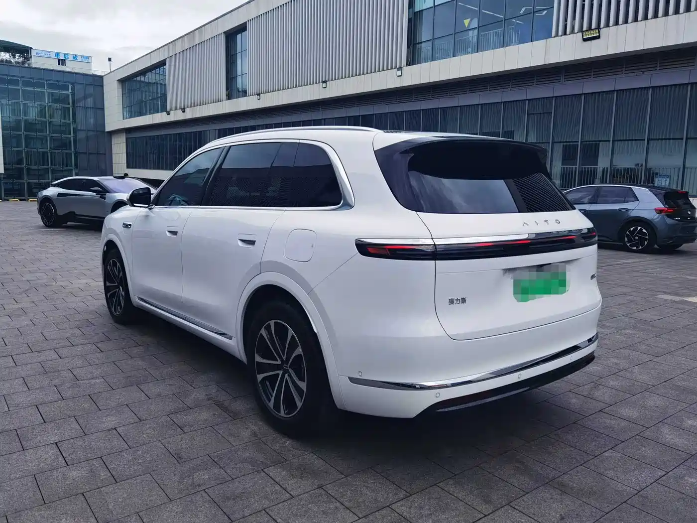 AITO Wenjie AITO M7 2026 Extended Range Max AWD 5-seater фото 5