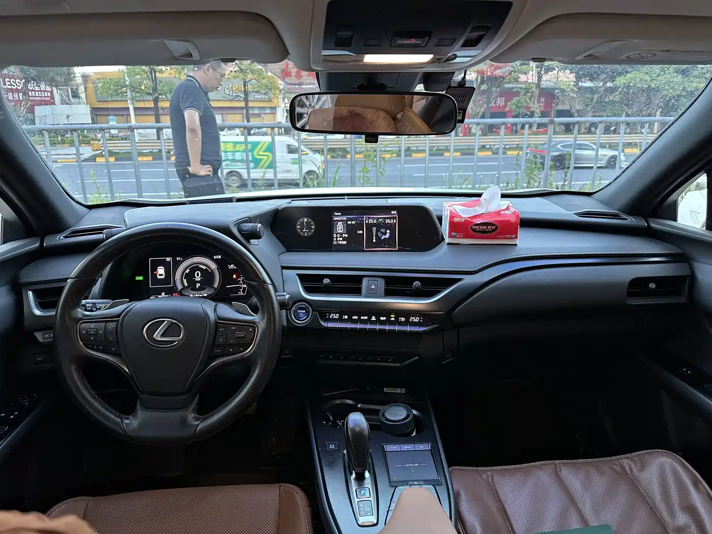 Фото 5 - Lexus UX