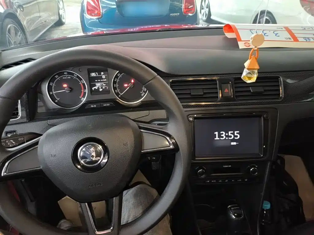 Škoda Skoda Rapid Spaceback 2016 Facelift 1.6L Automatic Smart Edition фото 10