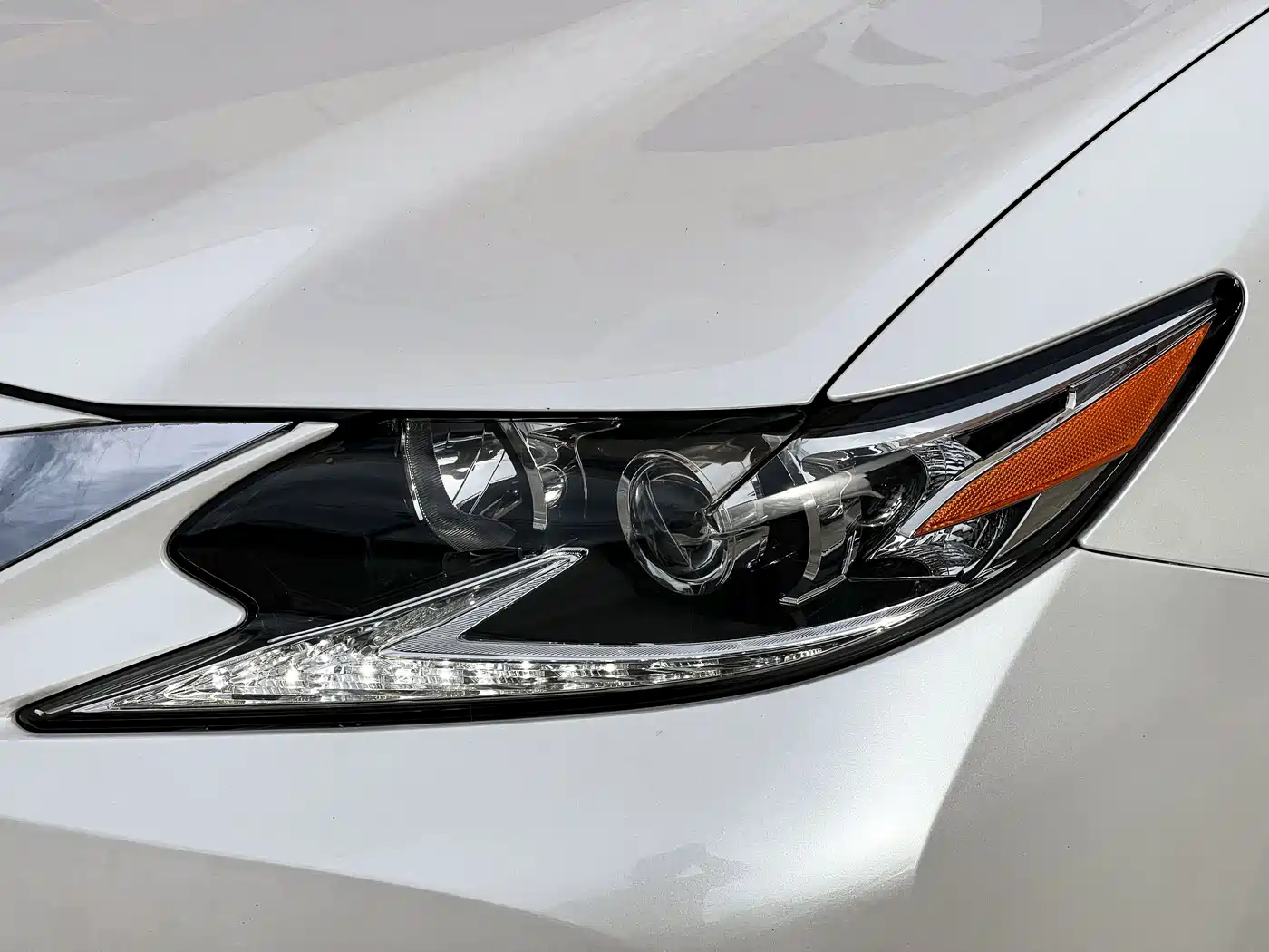 Photo 5 - Lexus ES