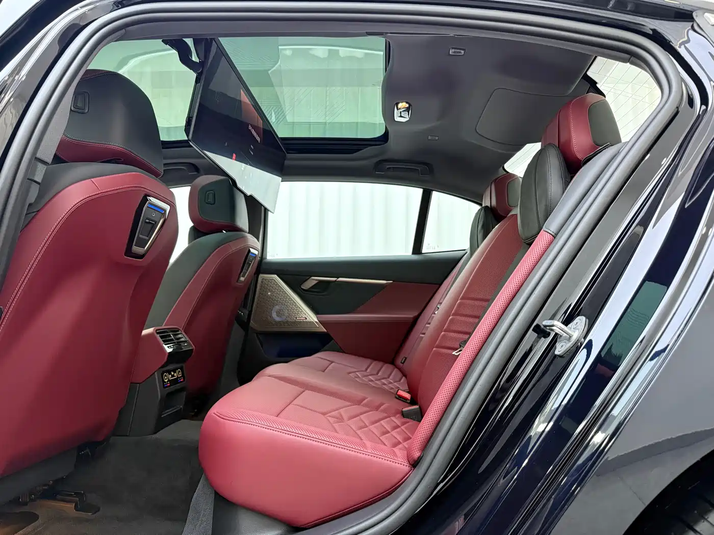 BMW 5 Series 2025 530Li Premium M Sport Package фото 6