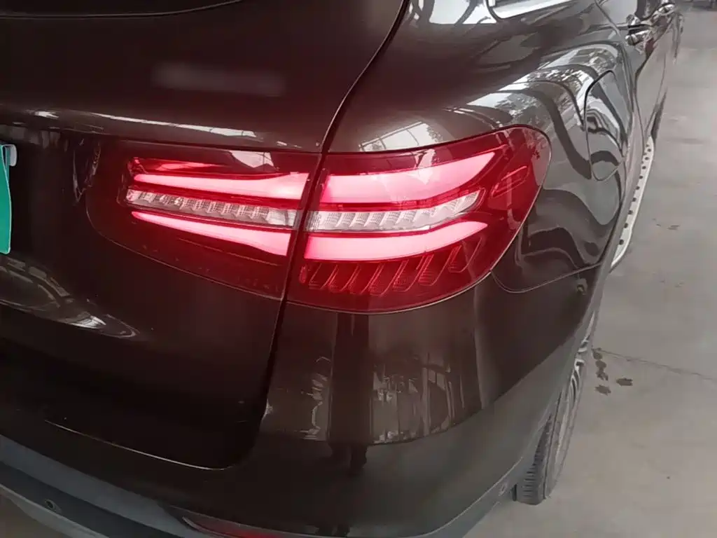 Photo 8 - Mercedes-Benz GLC