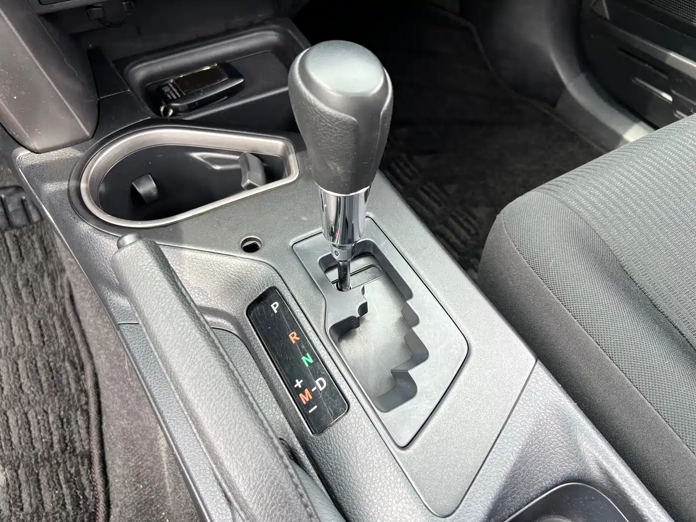 Toyota RAV4 Rongfang 2016 2.0L CVT 2WD Comfort (China V) фото 17