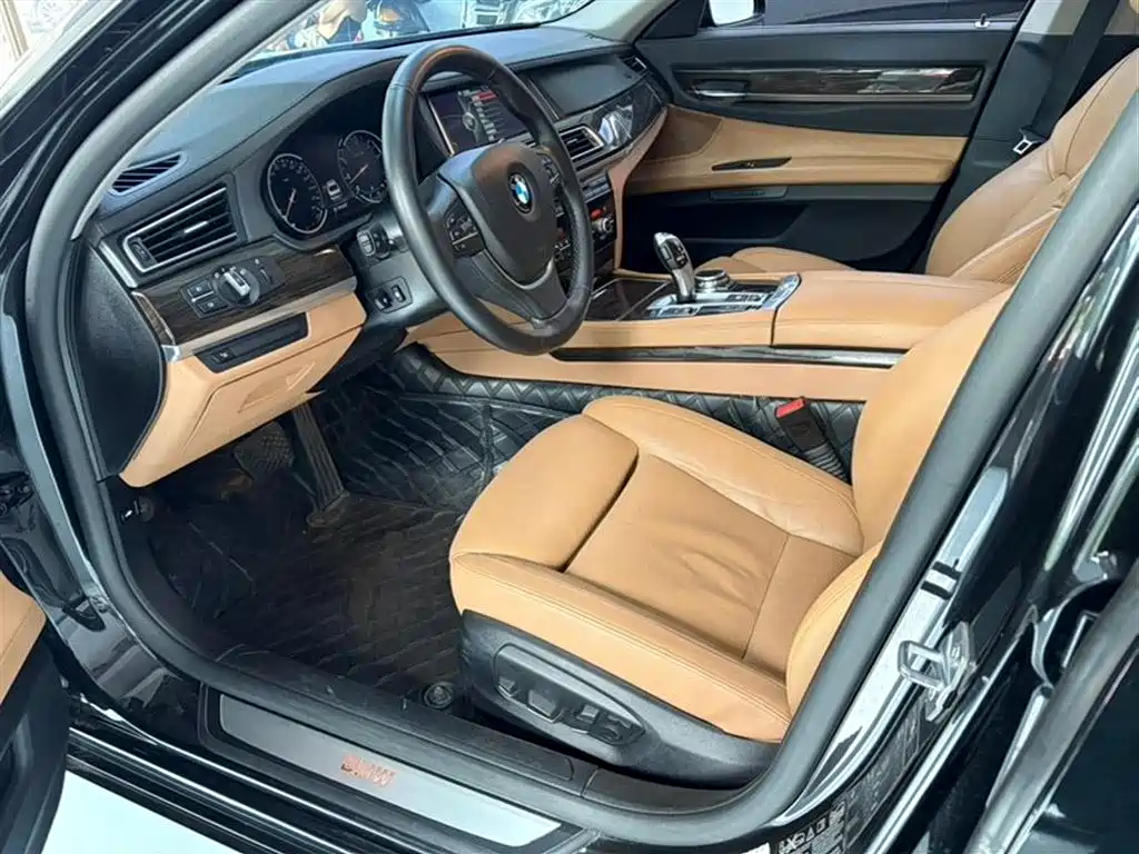 BMW 7 Series 2013 Model 740Li xDrive фото 6