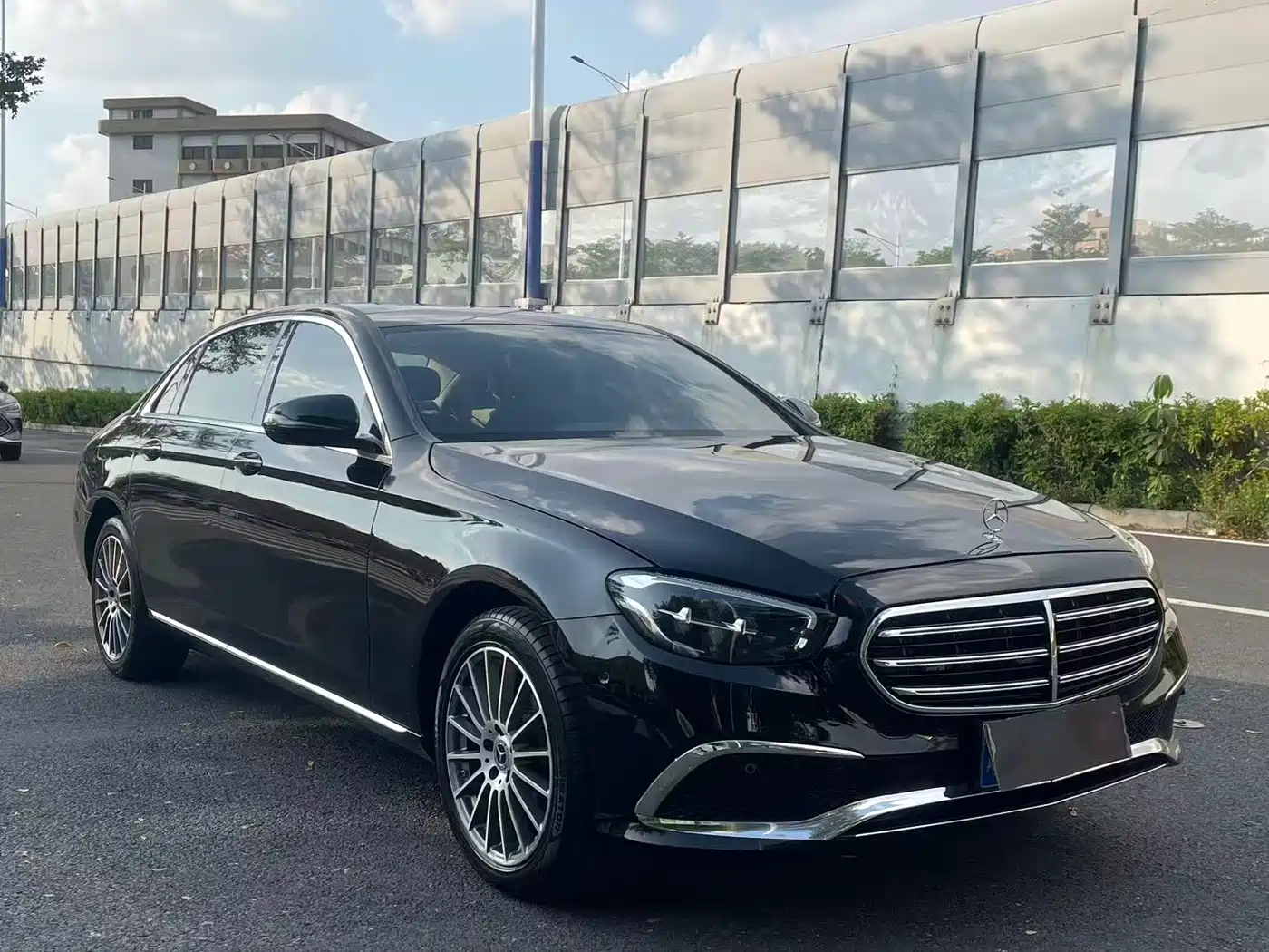 Фото 5 - Mercedes-Benz E-Class