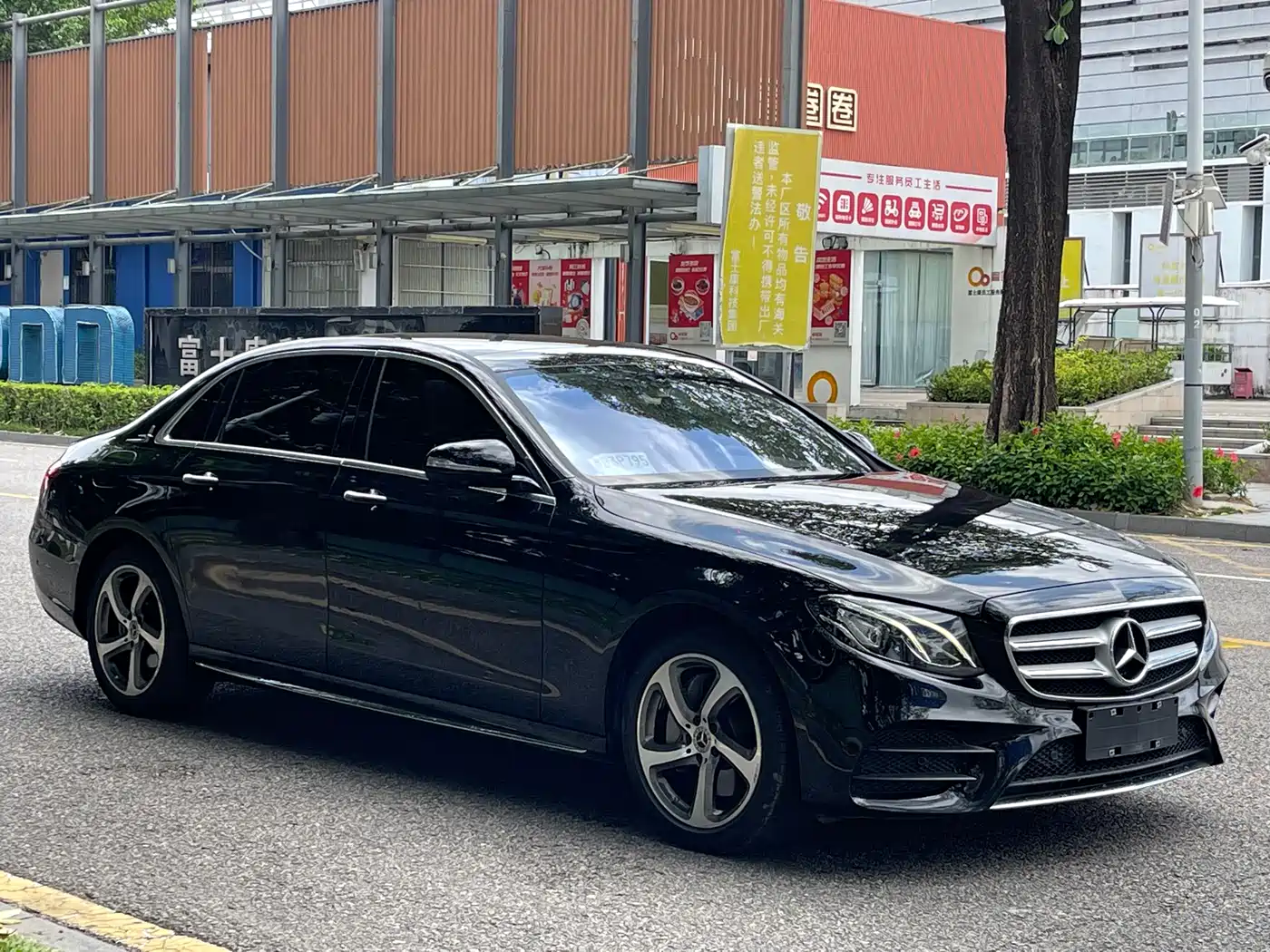Mercedes-Benz E-Class 2017 E 300 L Sport Luxury фото 3
