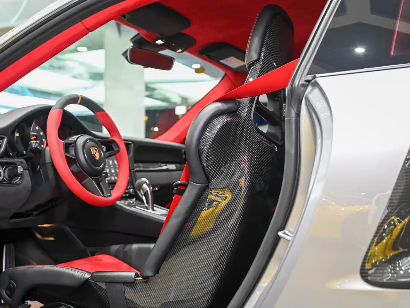 Porsche 911 2018 GT2 RS 3.8T фото 22