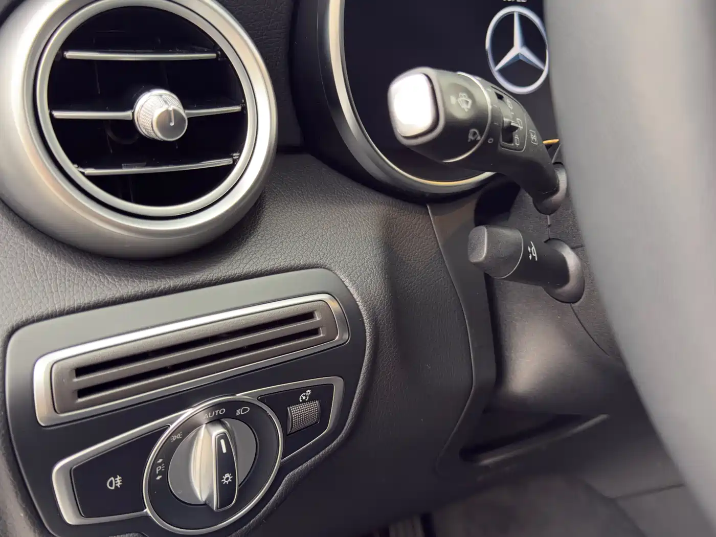 Mercedes-Benz GLC 2022 Facelift GLC 300 L 4MATIC Dynamic Collector's Edition фото 13