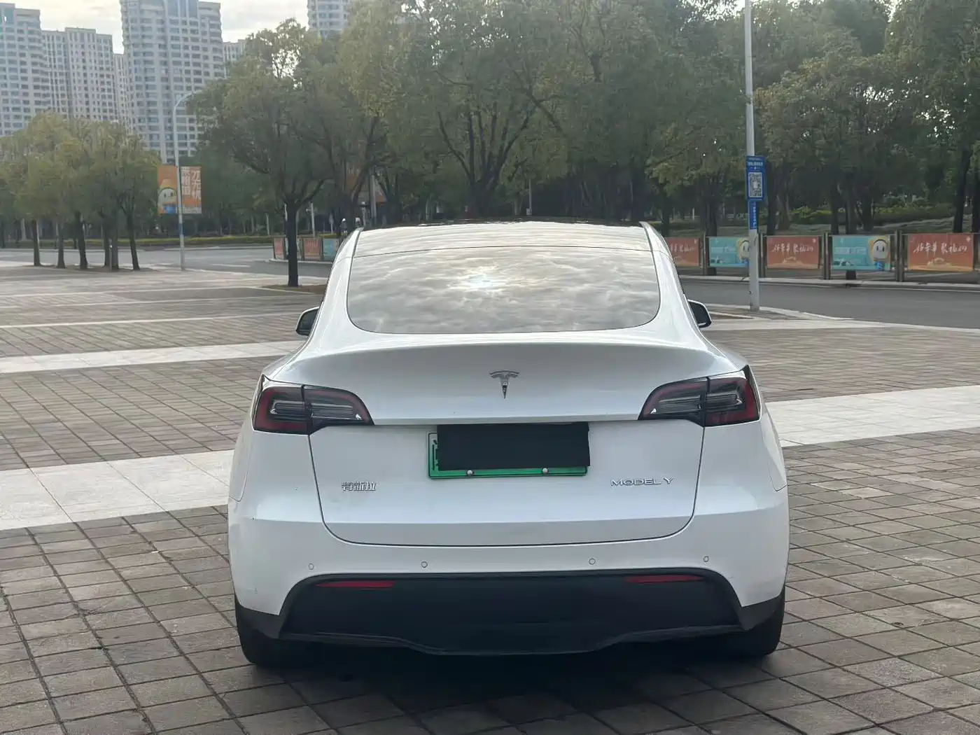 TESLA MODEL Y