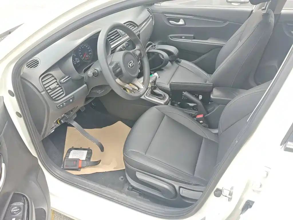 Kia K2 2018 2017 Sedan 1.4L AT 15th Anniversary Special Edition GLS