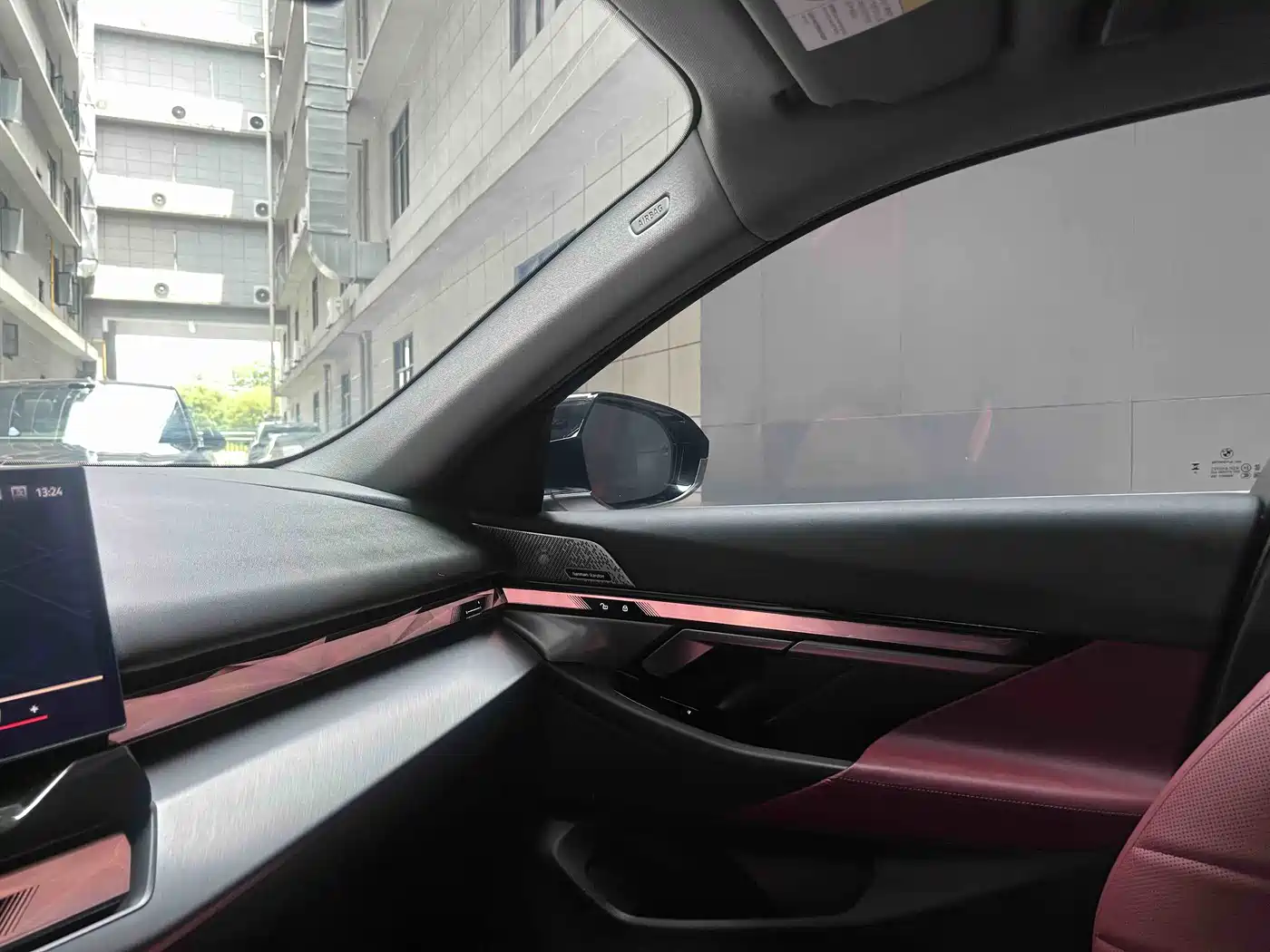 BMW 5 Series 2025 530Li Leading M Sport Package фото 19