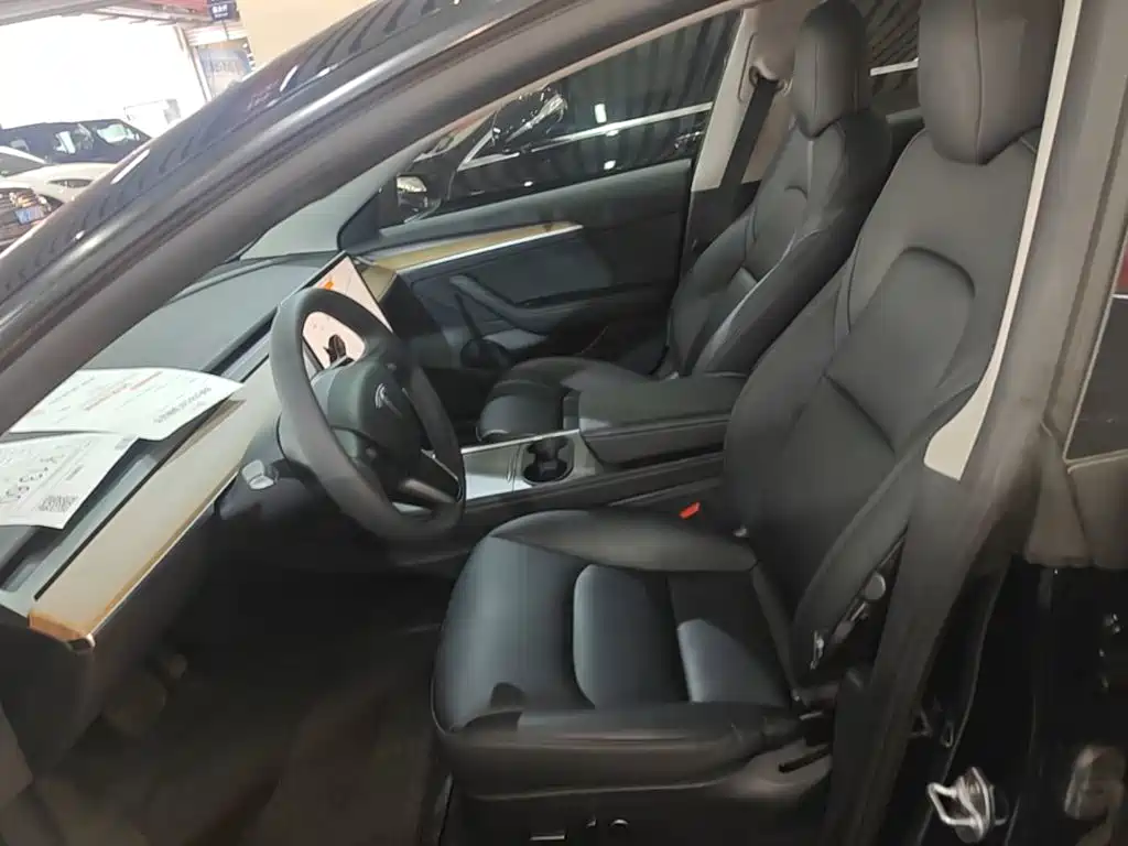 Фото 15 - Tesla Model 3