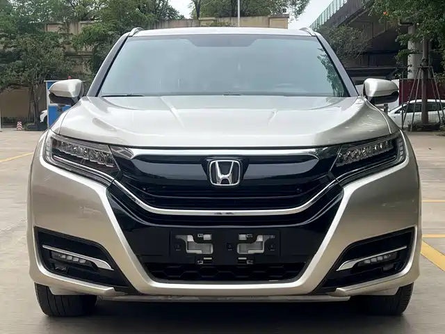 HONDA UR V