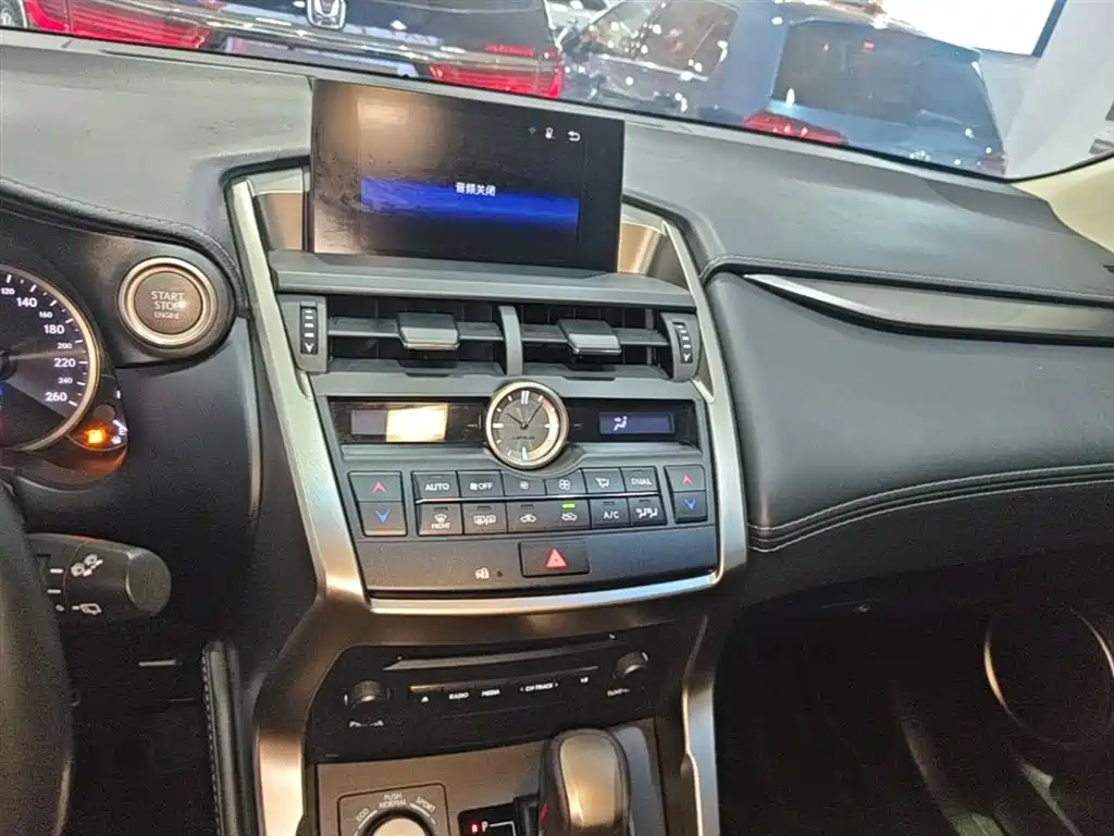 Lexus NX 2015 200t AWD F Sport фото 13