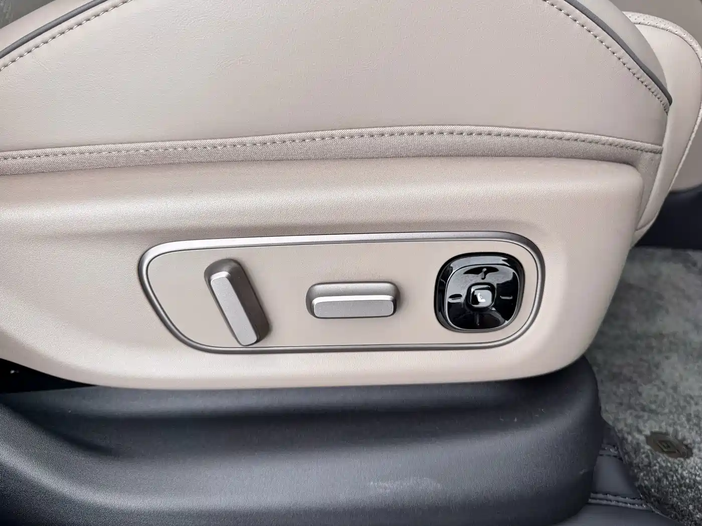 Li Auto i6 2025 2025 4WD Base Model