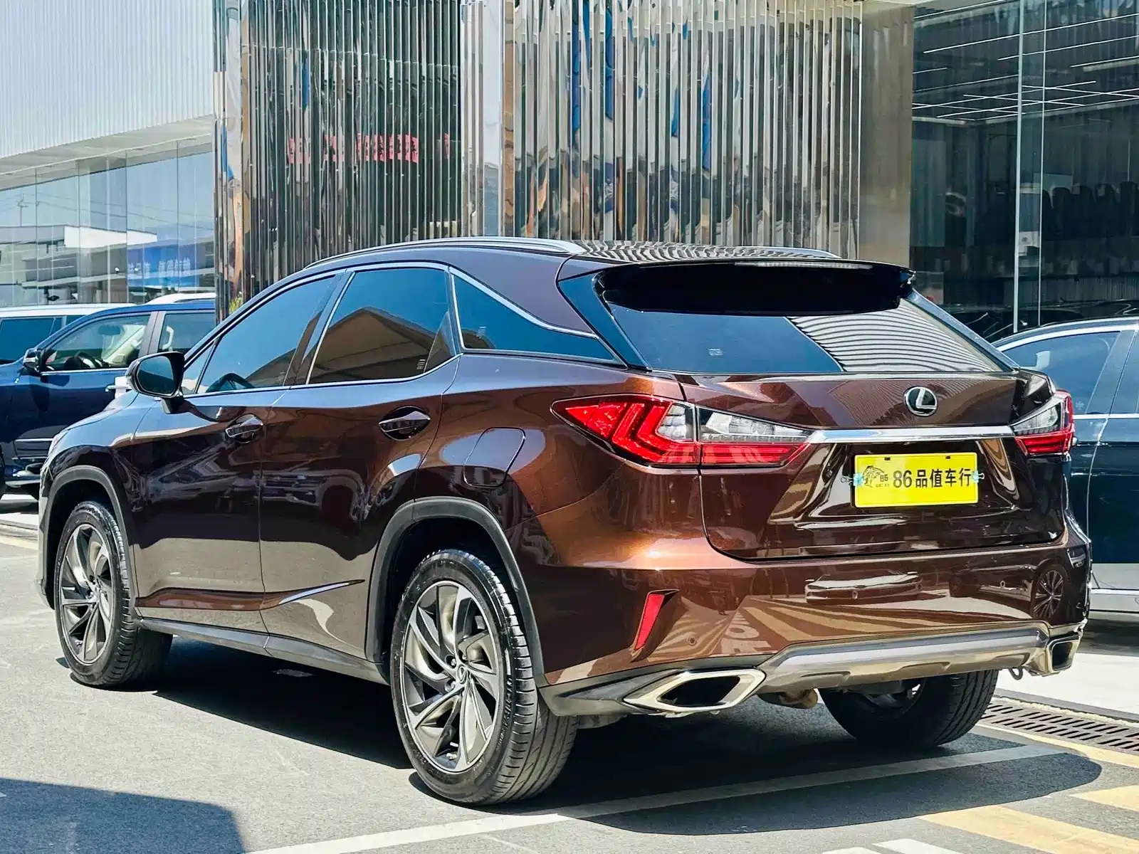 Фото 4 - Lexus RX