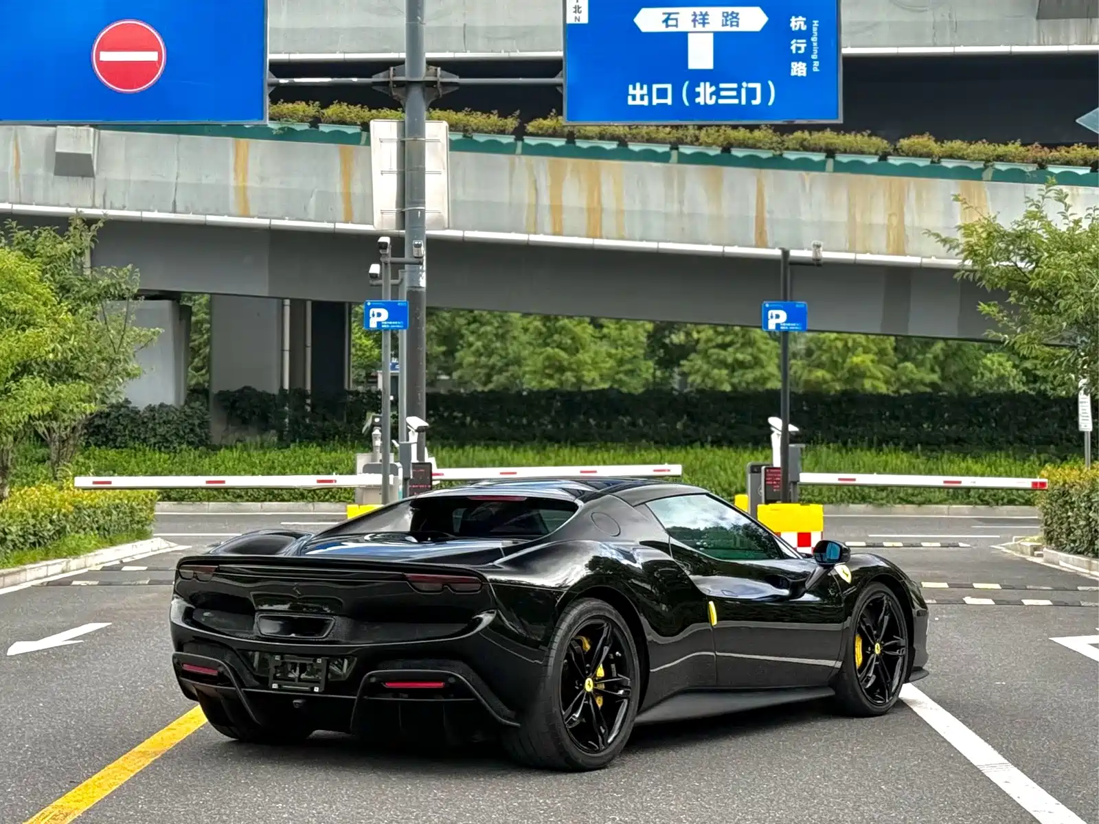 Фото 7 - Ferrari 296