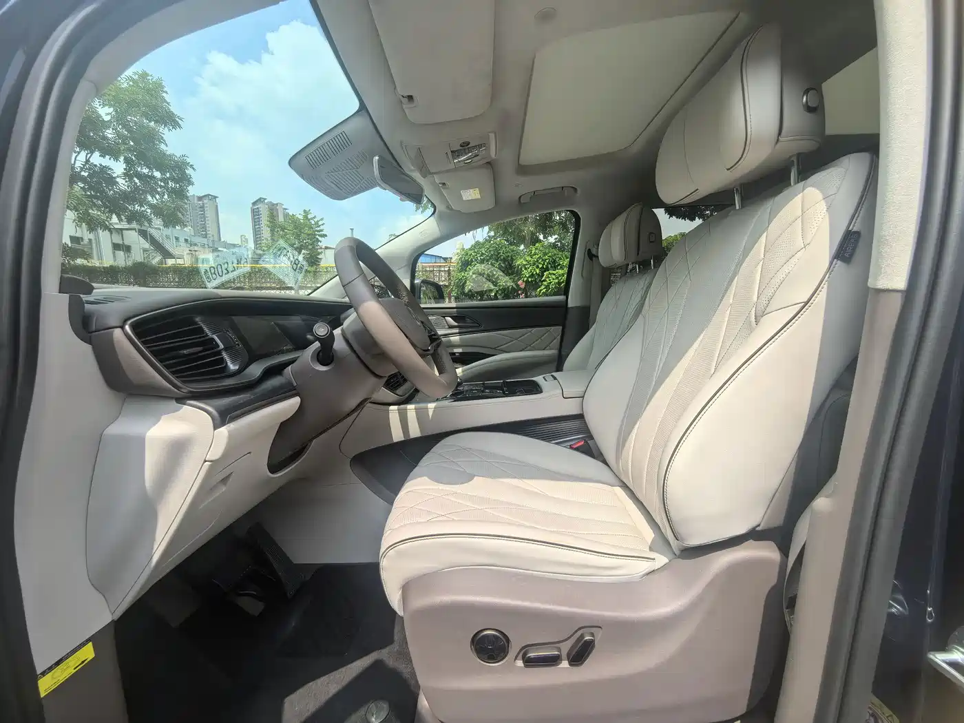 Denza D9 2023 2022 DM-i 970 AWD Flagship