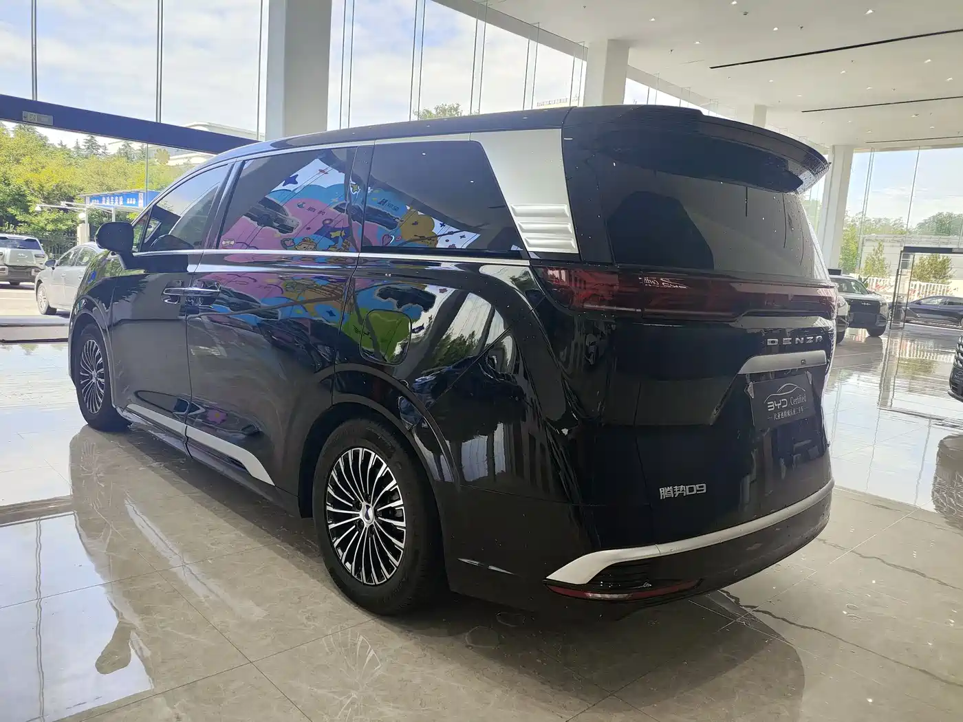 Denza D9 2024 DM-i 980 AWD Prestige фото 8