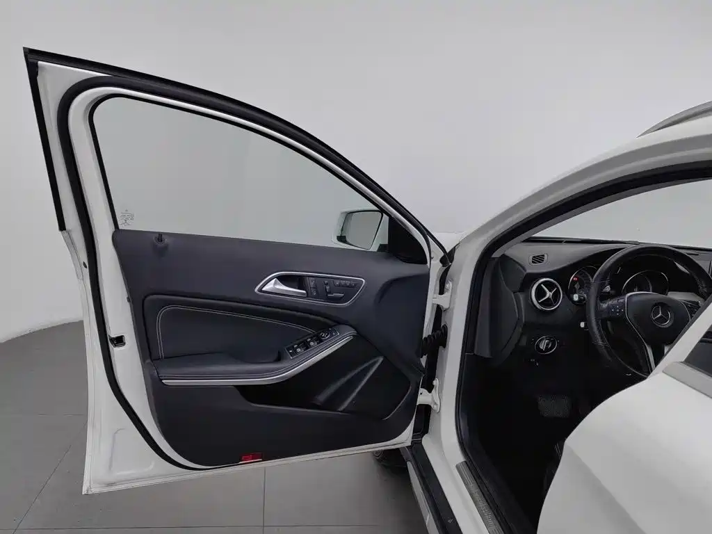 Mercedes-Benz GLA 2015 2015 GLA 200 Dynamic