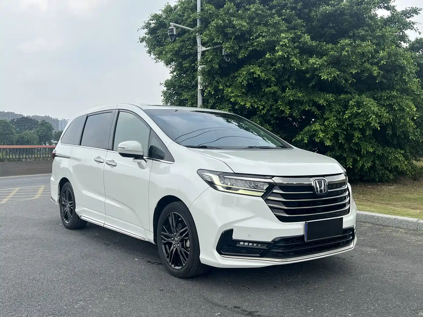 Фото 2 - Honda Odyssey