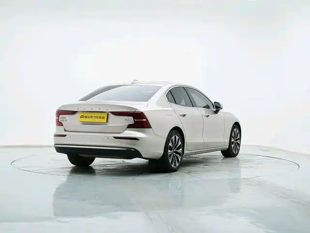 Фото 5 - Volvo S60
