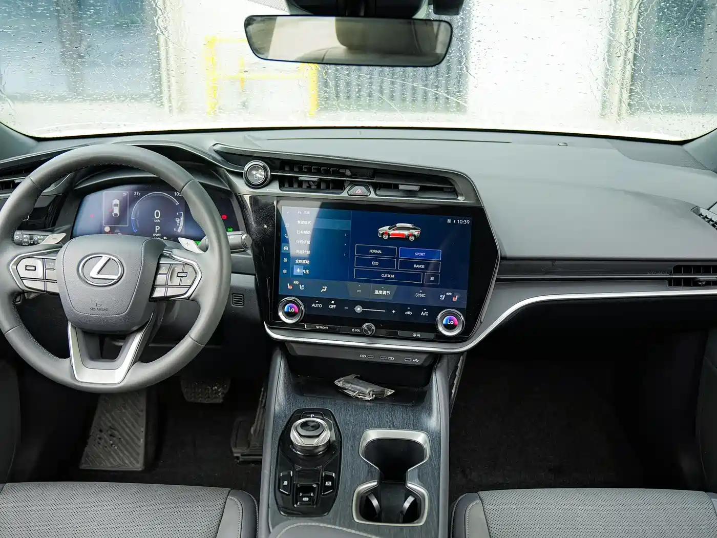 Lexus RZ 2023 450e 4WD Deluxe фото 16