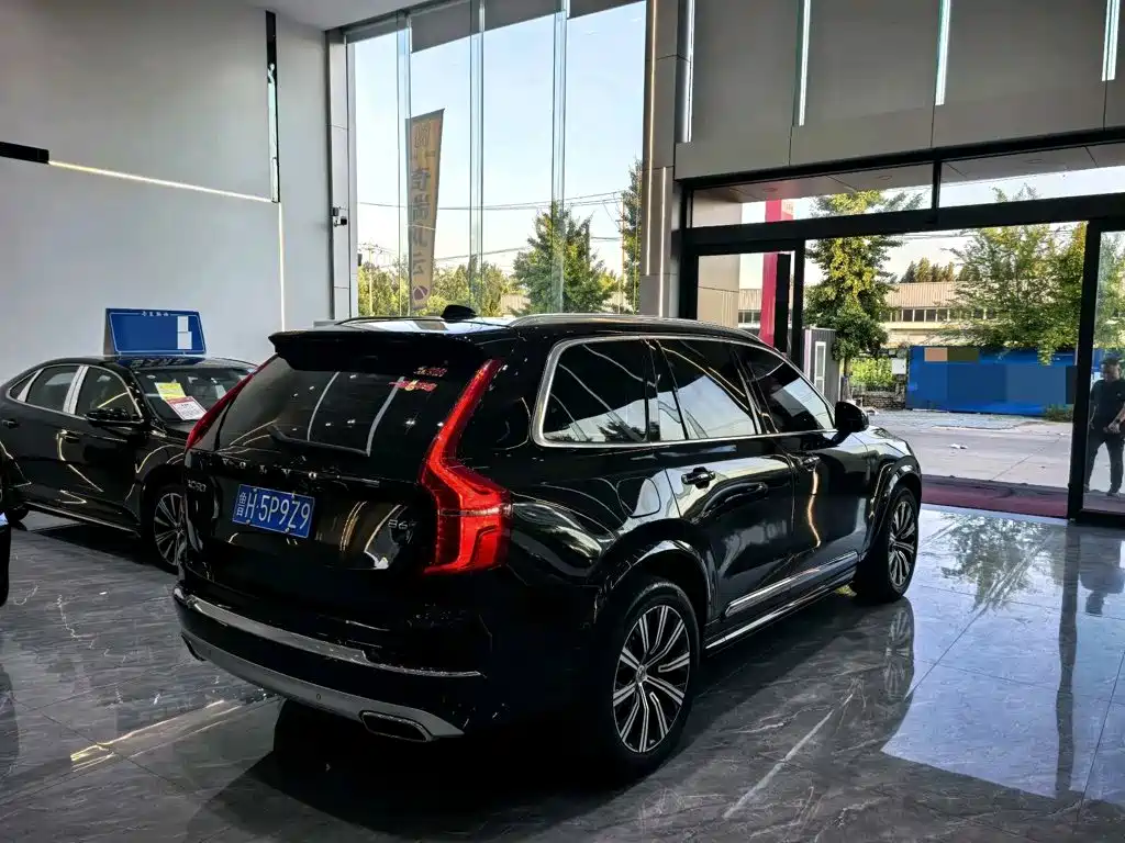 Фото 3 - Volvo XC90