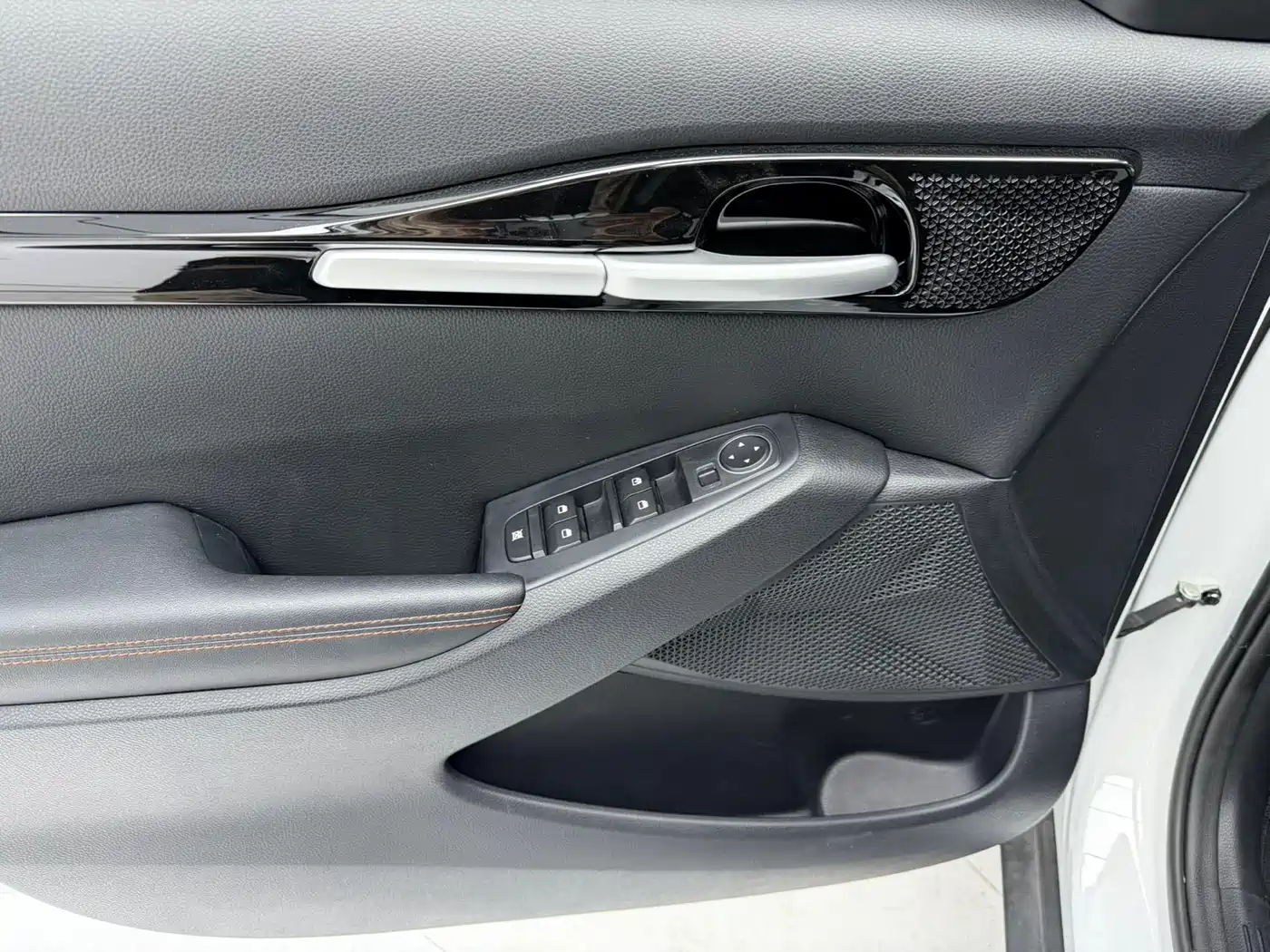 Kia Seltos 2023 1.5L CVT Luxury Edition фото 11