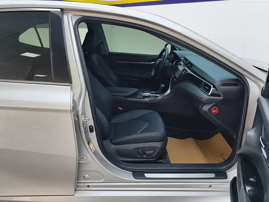 Toyota Camry 2018 2.5G Luxury Edition фото 8