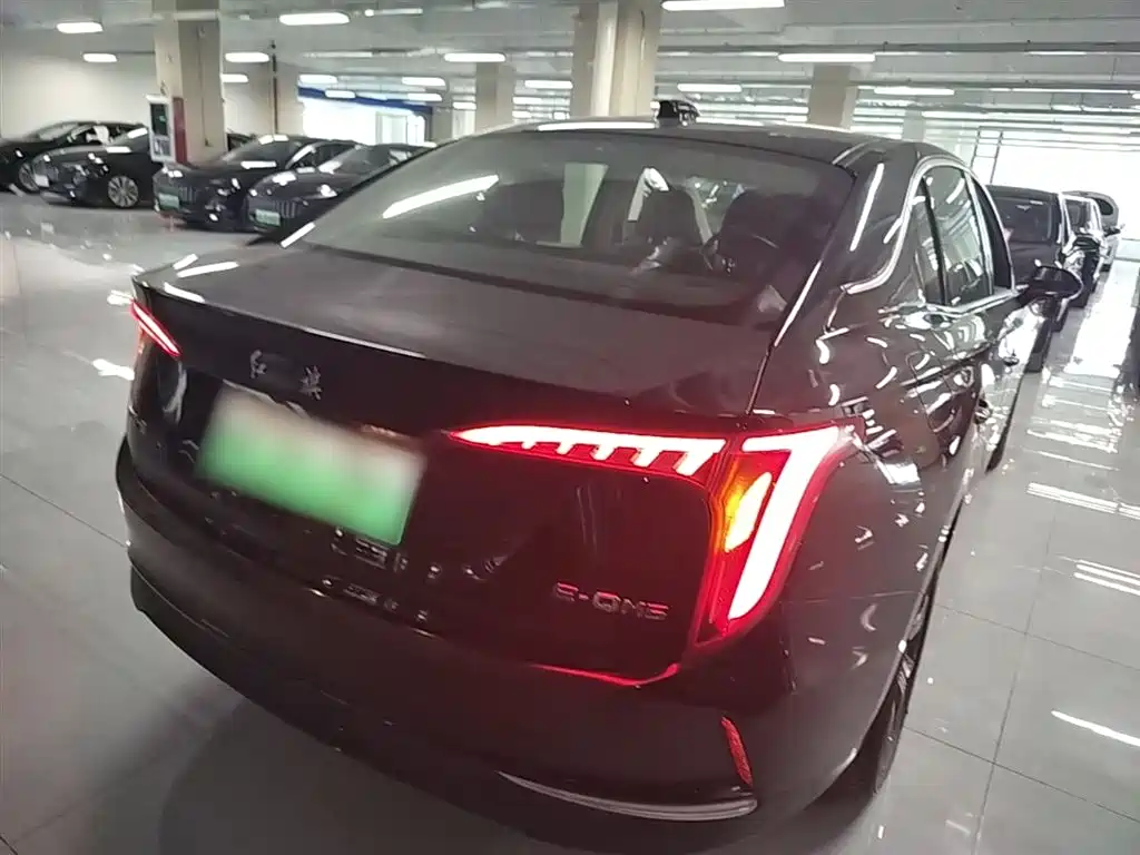 Hongqi E-QM5 2023 Facelift Basic Travel Edition фото 7