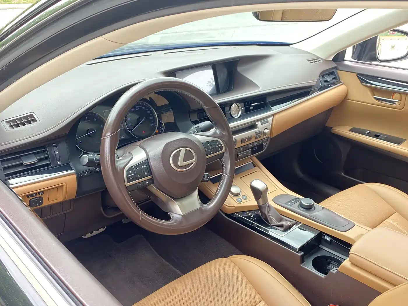 Lexus ES 2015 200 Elite Edition фото 14