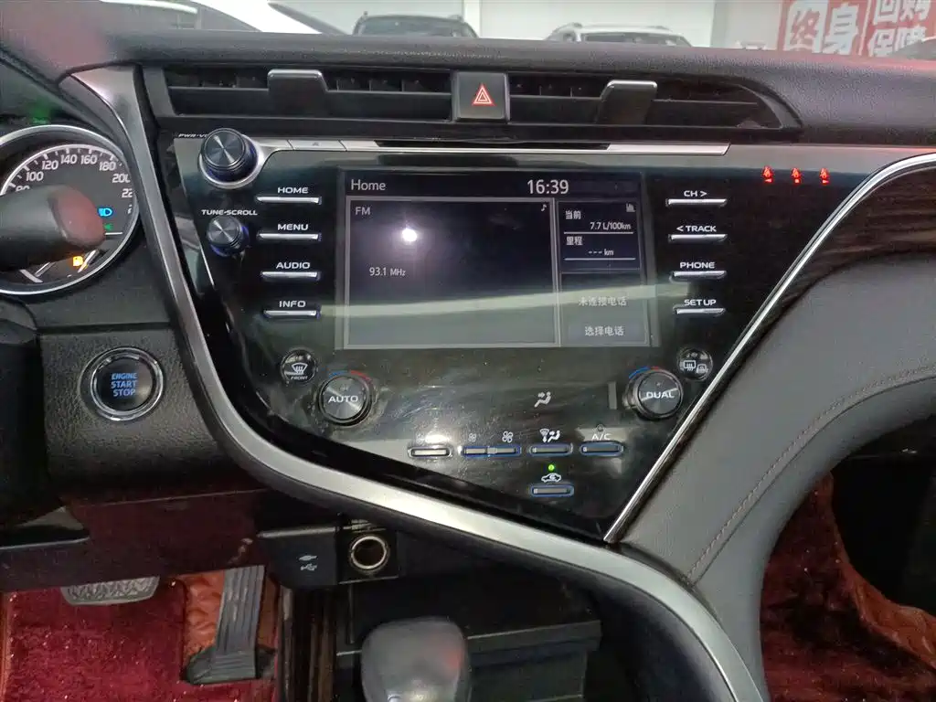 Toyota Camry 2018 2.5G Luxury Edition фото 10