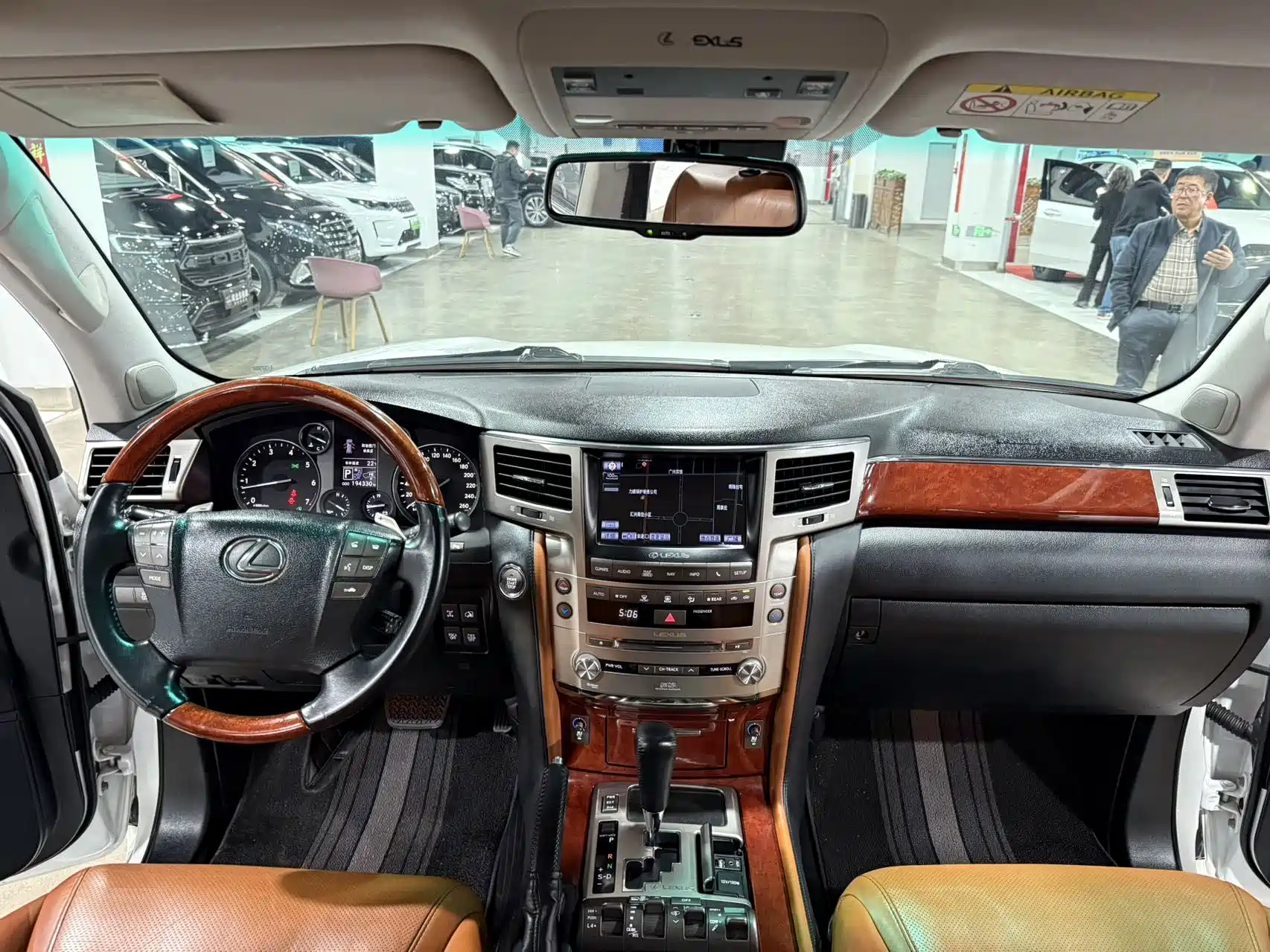 Photo 5 - Lexus LX
