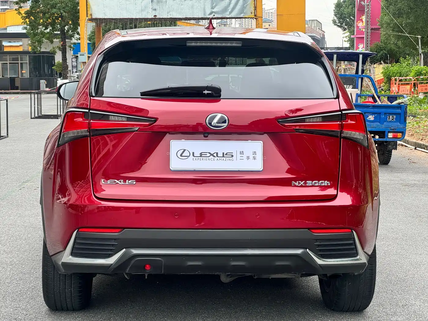 Lexus NX 2017 300h AWD Sharp Edition фото 10