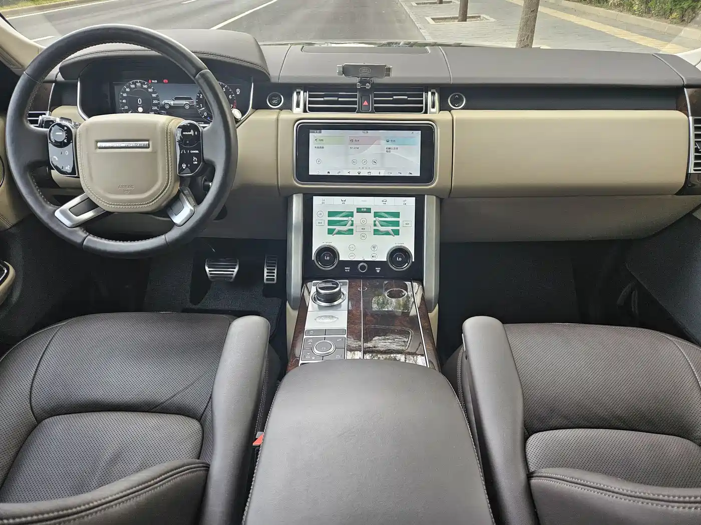 Land Rover Range Rover 2021 3.0 L6 Heritage Extended Classic Edition фото 7